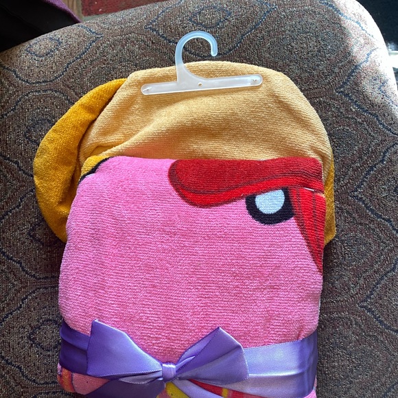 NWT PAW PATROL HOODED TOWEL SKYE - Picture 2 of 3